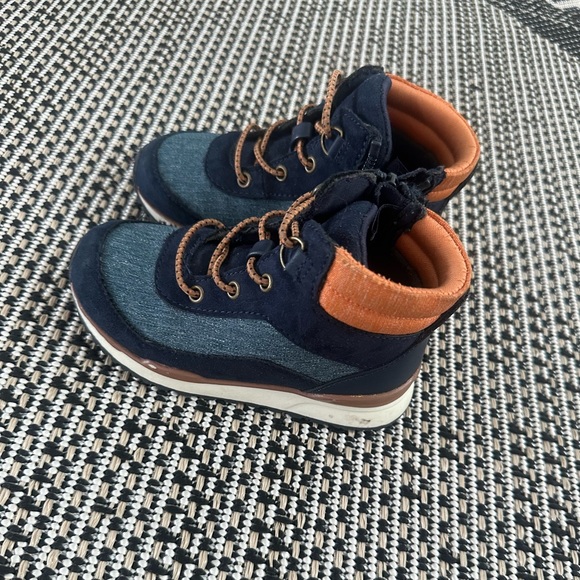 Old Navy toddler boots 💙🧡 - Picture 3 of 4